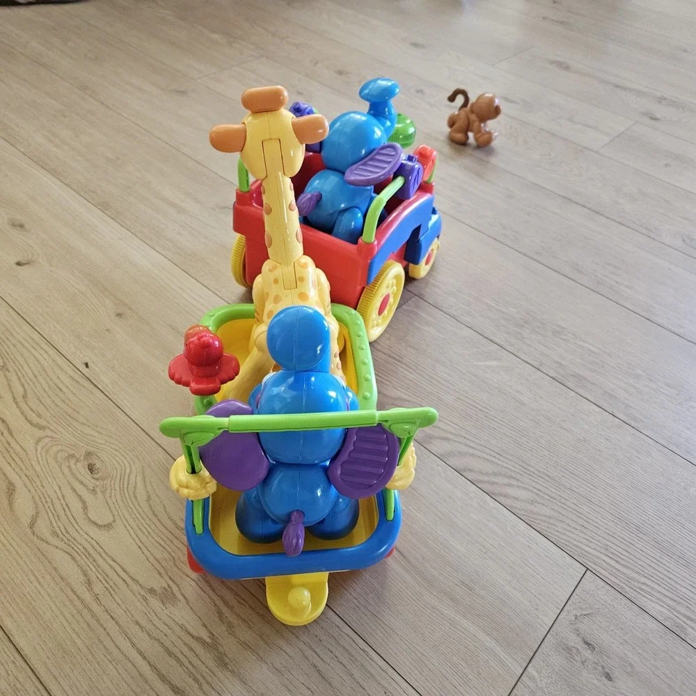 Vtg Fisher-Price Amazing Animals Sing & Go Choo-Choo (Discontinued) Toy